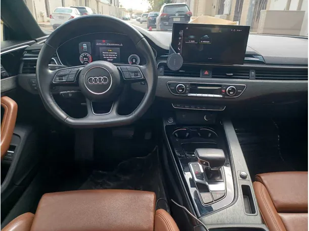 Car image 17