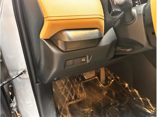 Car image 25