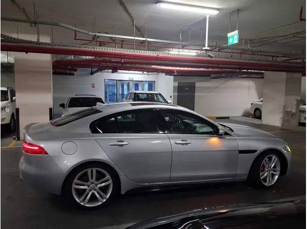 Car image 4