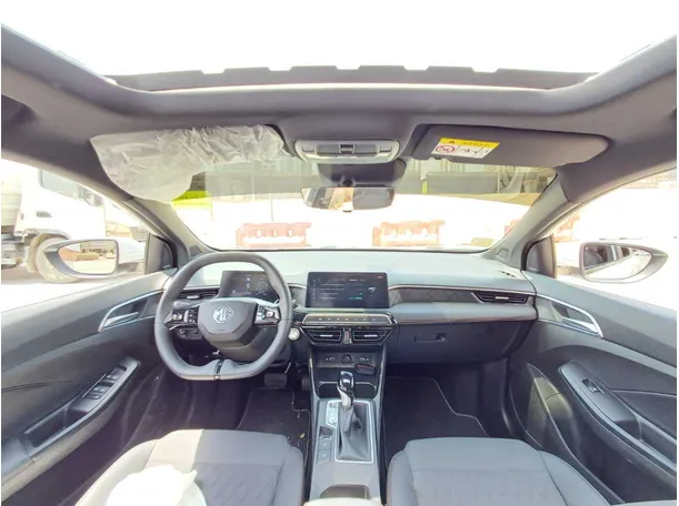 Car image 14