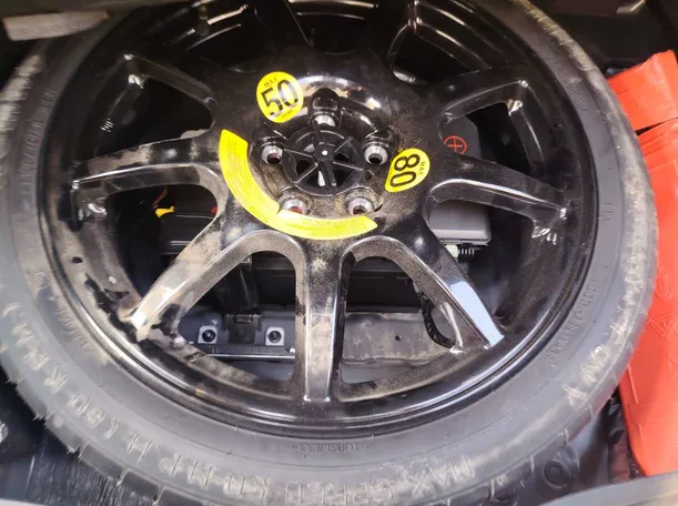 Car image 30