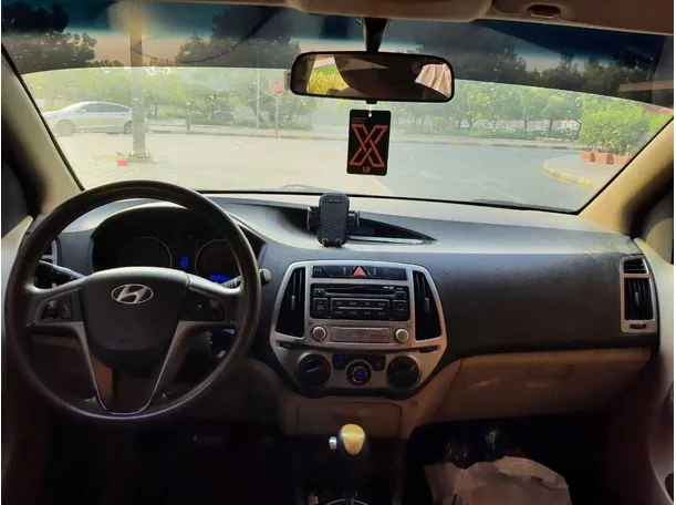 Car image 15
