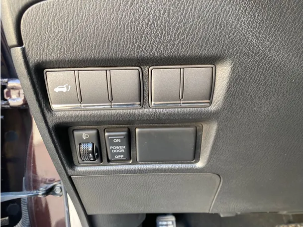 Car image 28