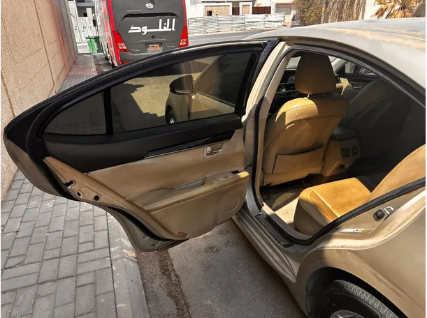 Car image 13
