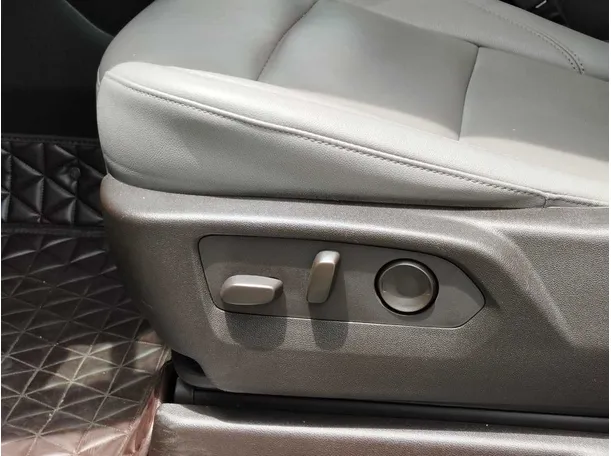 Car image 32