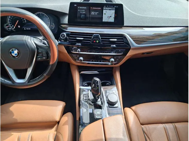 Car image 17