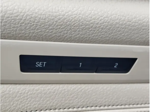 Car image 32