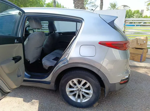 Car image 18