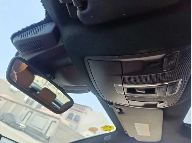 Car image 32