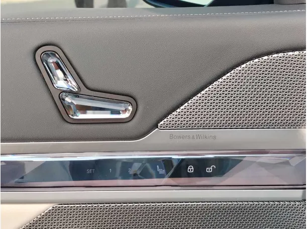 Car image 30