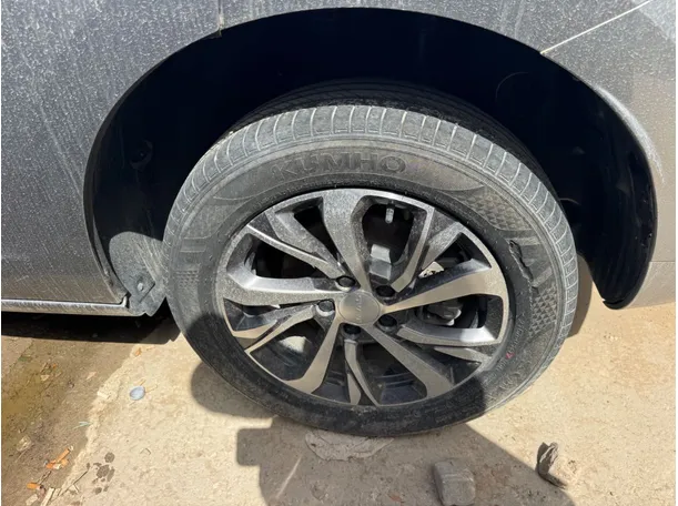 Car image 6