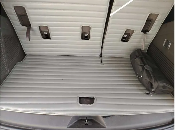 Car image 27