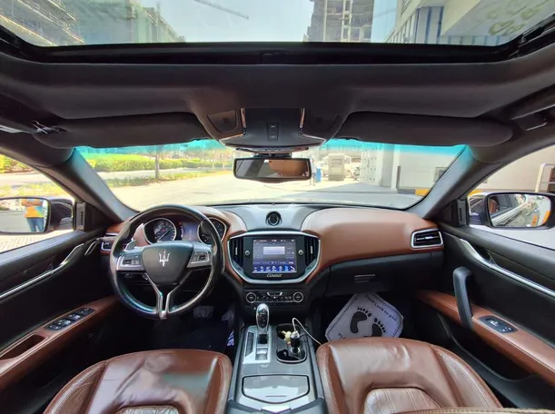 Car image 14