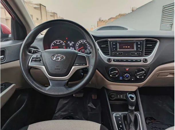 Car image 19