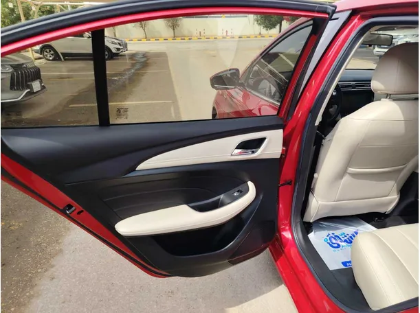 Car image 13