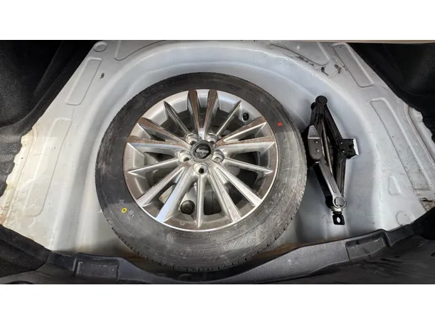 Car image 25