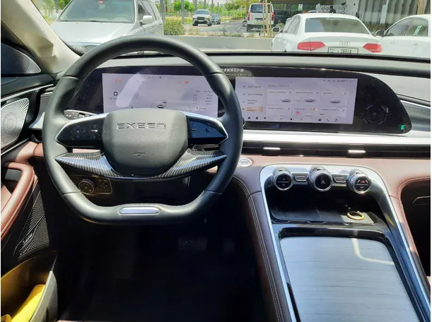 Car image 14