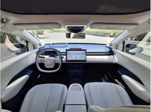Car image 18