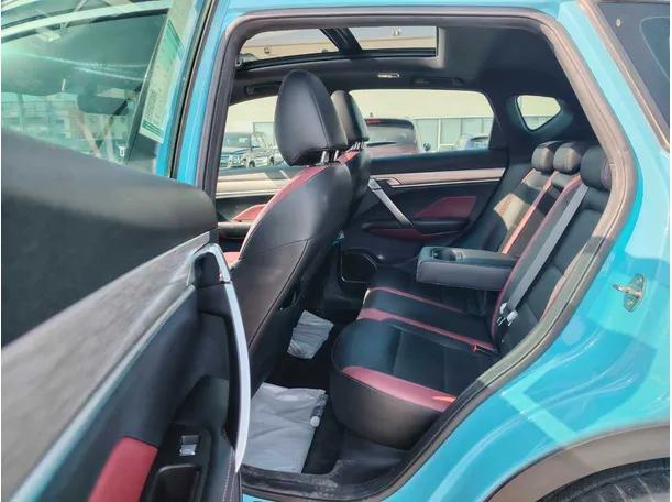 Car image 15