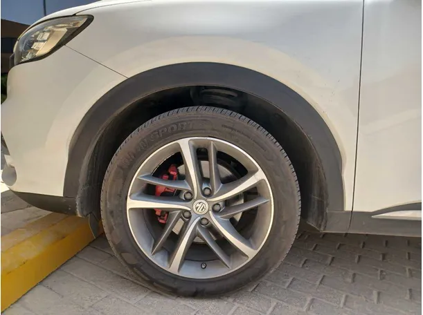 Car image 9