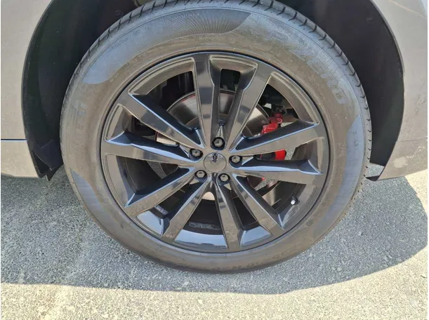 Car image 9