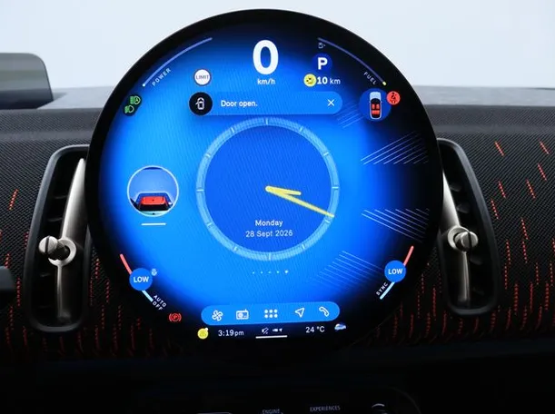 Car image 5