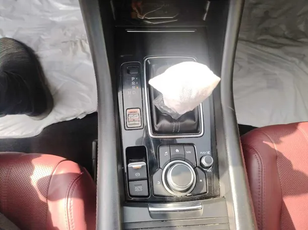 Car image 25
