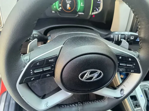 Car image 25