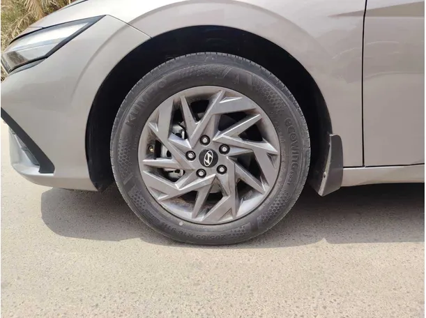 Car image 10
