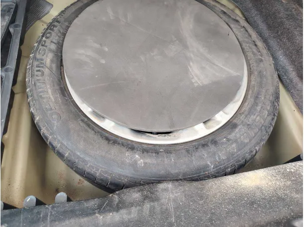 Car image 30