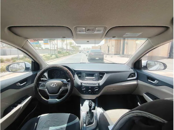 Car image 18