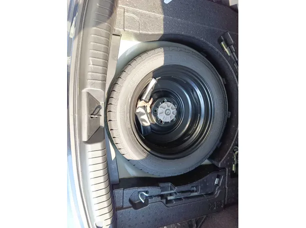 Car image 35