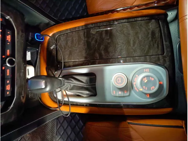 Car image 24