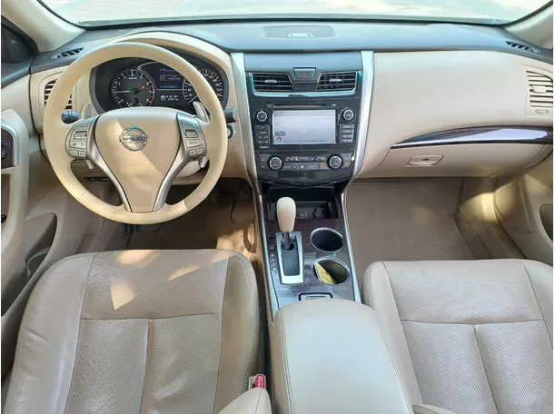 Car image 15
