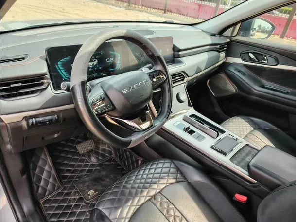 Car image 12