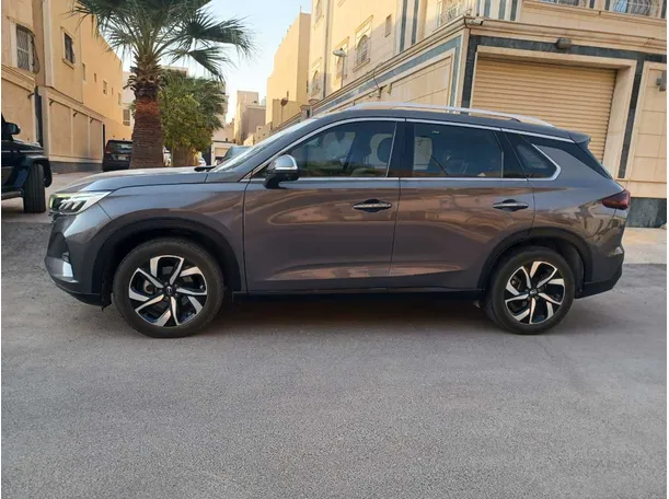 Car image 8