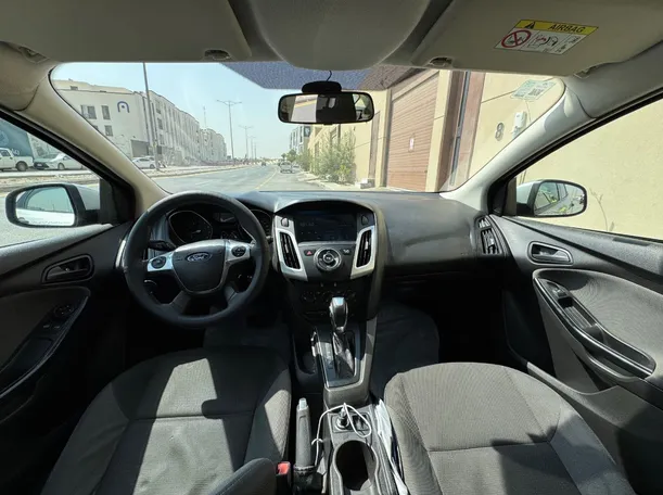 Car image 14