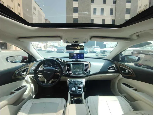 Car image 18