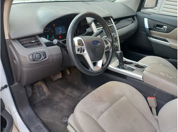 Car image 12