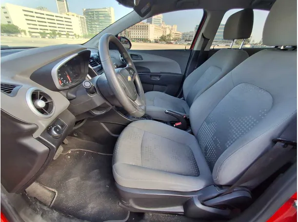 Car image 12