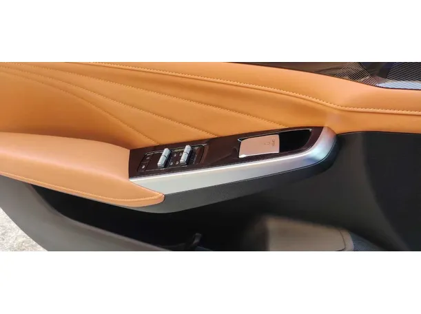 Car image 27
