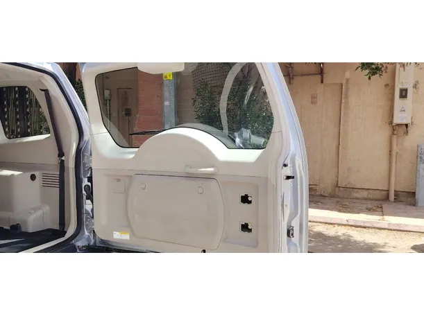 Car image 23
