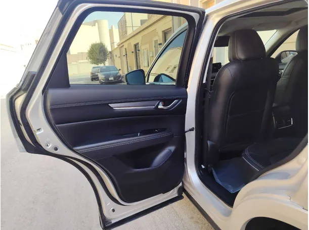 Car image 16