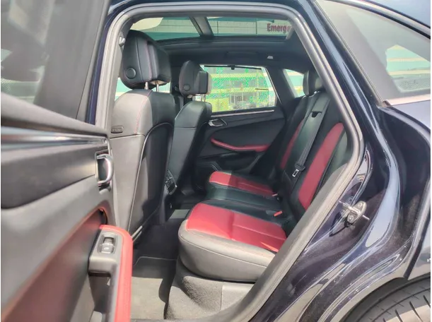Car image 15