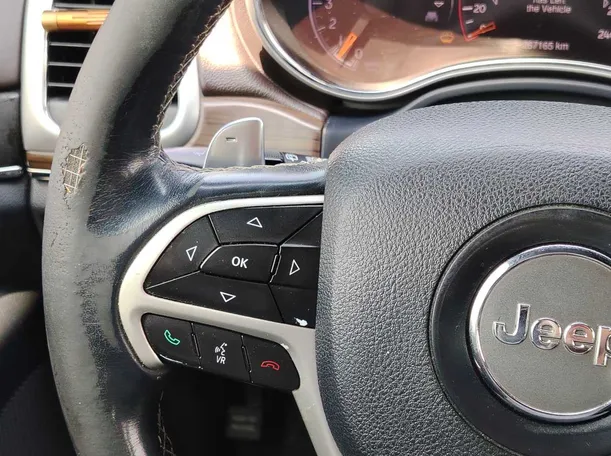 Car image 26
