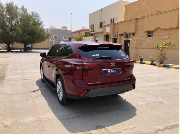 Car image 7