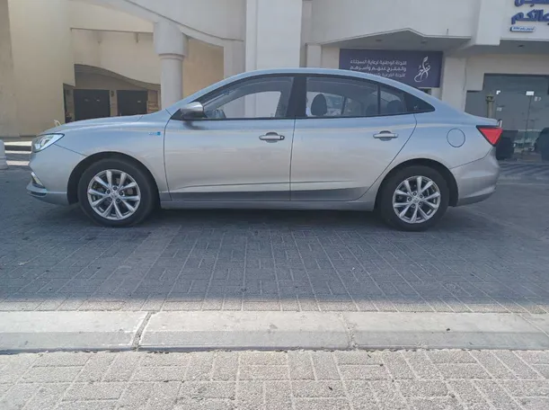 Car image 8