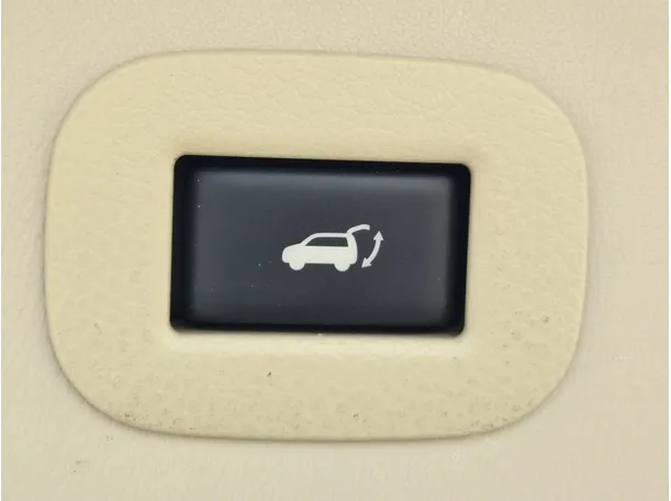 Car image 32