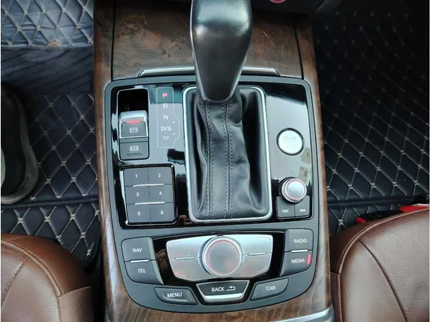 Car image 25