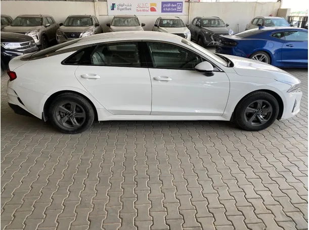 Car image 4